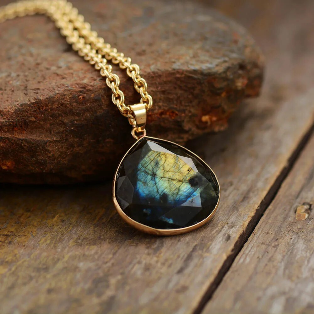 Refined Labradorite Drop Necklace with Luxurious Gold Finish - Elyria 