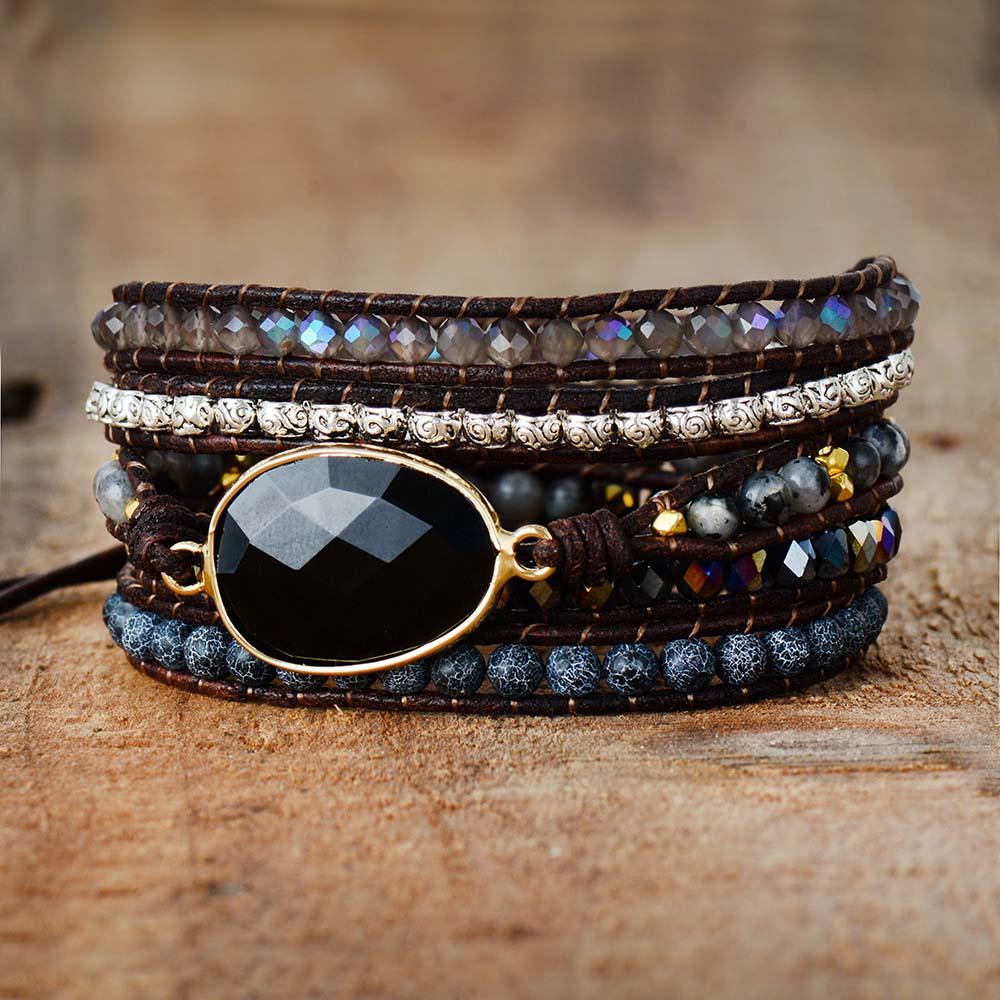 Lunara - Stylish Onyx Moon Bracelet with Protection