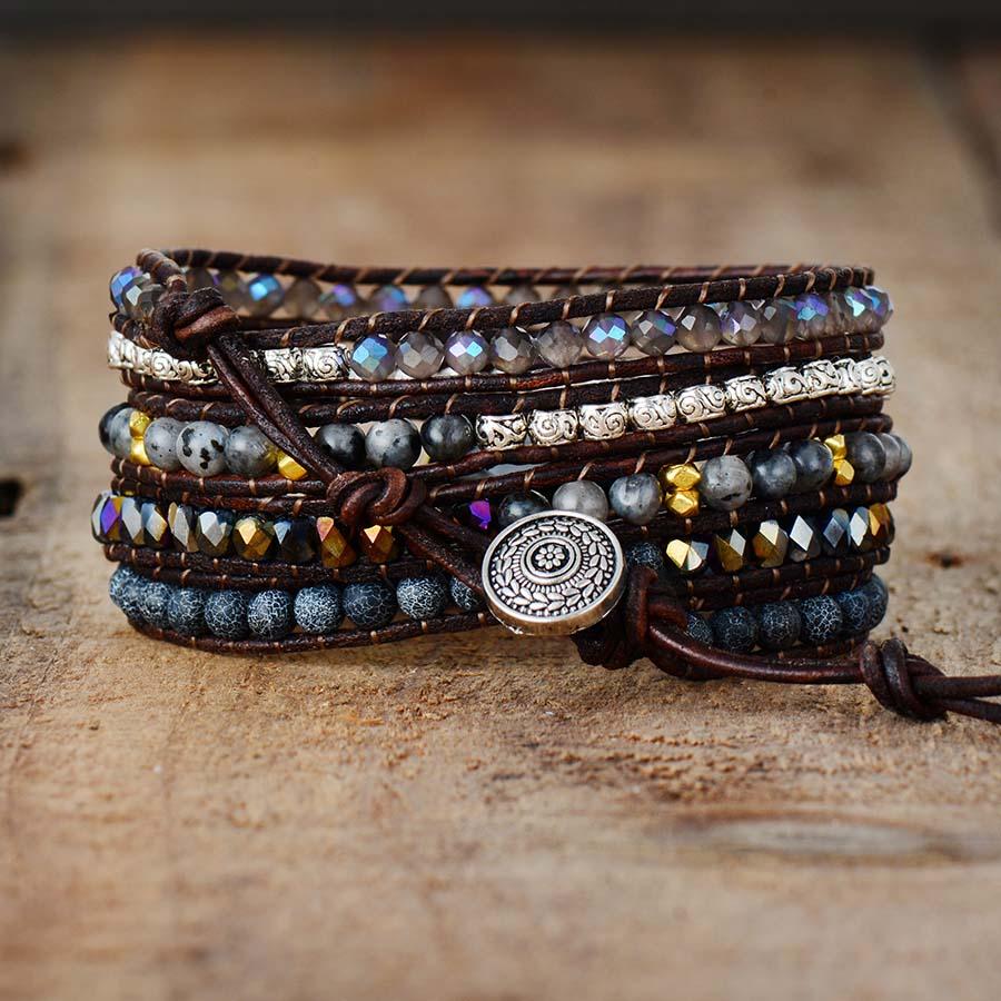 Lunara - Stylish Onyx Moon Bracelet with Protection