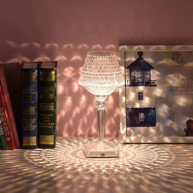 Liesbeth Crystal Lamp – Luxurious Table Lamp with USB Charging Function