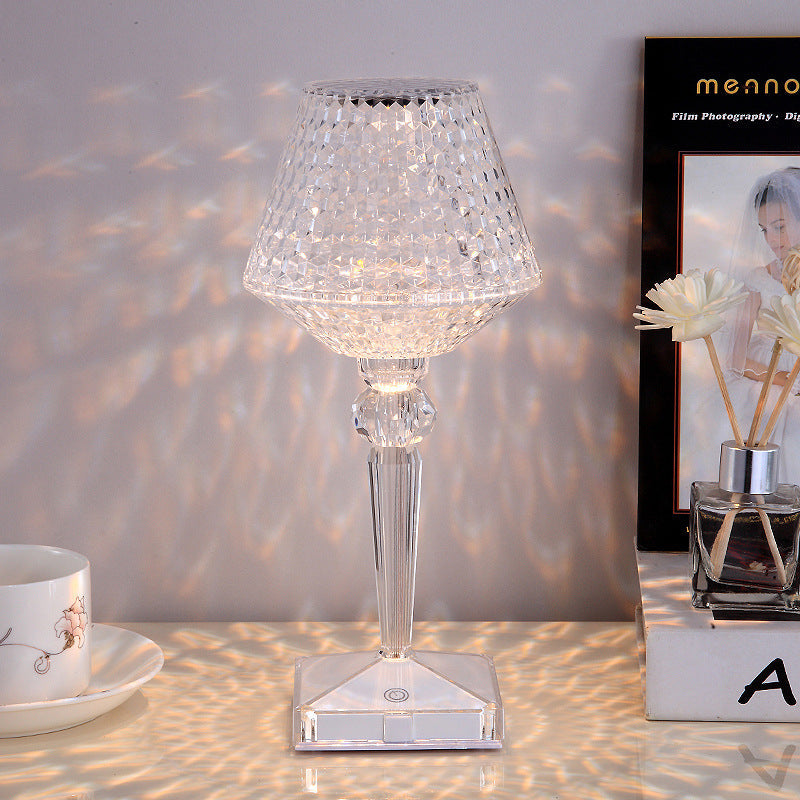 Liesbeth Crystal Lamp – Luxurious Table Lamp with USB Charging Function