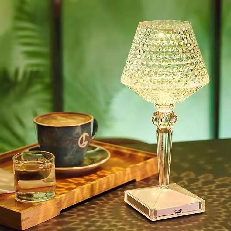 Liesbeth Crystal Lamp – Luxurious Table Lamp with USB Charging Function