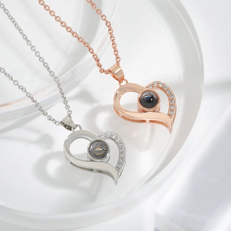 EternalLove Necklace – Heart-Shaped Chain in 100 Languages