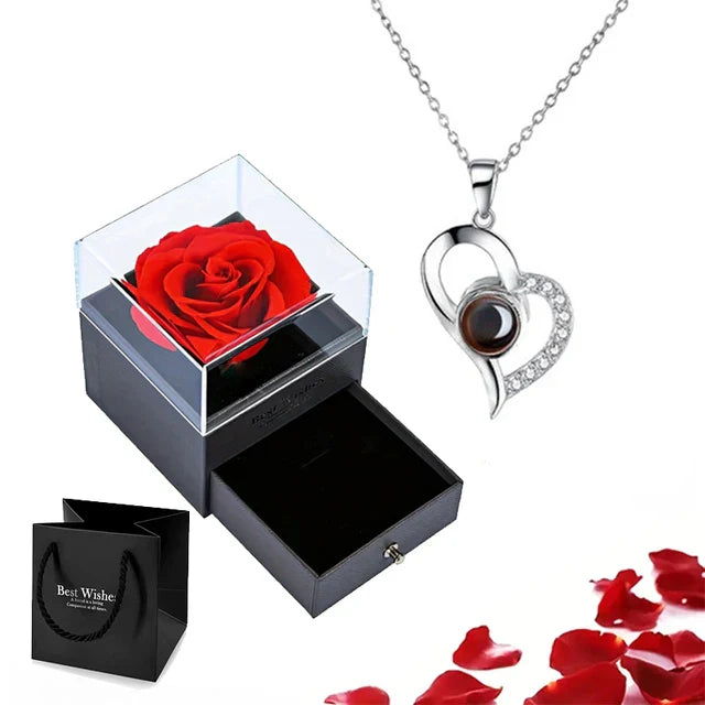 EternalLove Necklace – Heart-Shaped Chain in 100 Languages
