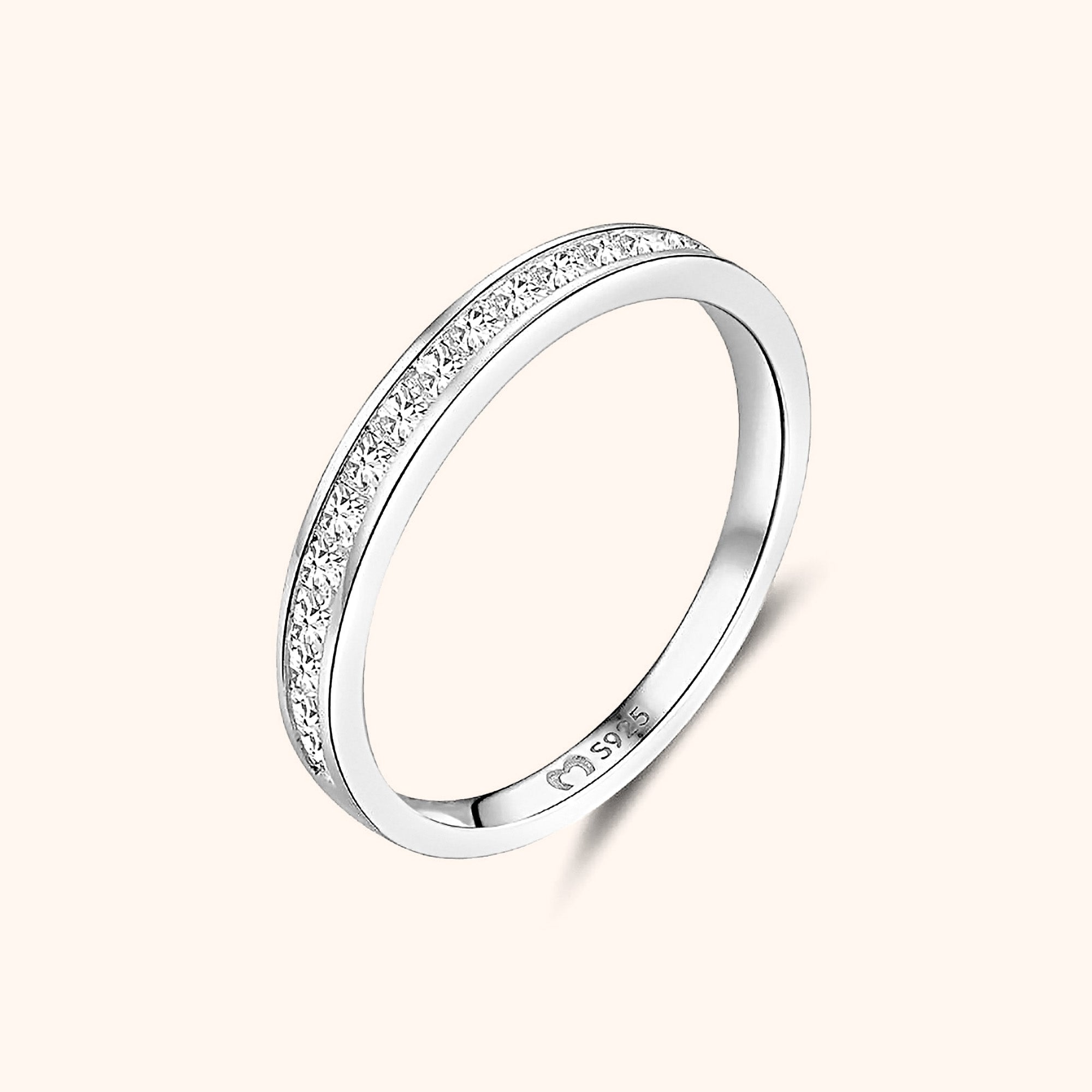 Elegant Amelia Zirconia Ring - A Timeless Addition