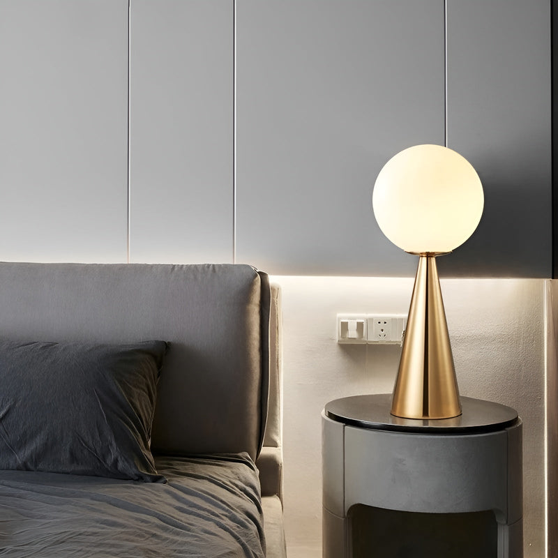 Elegant Guld Bordslampa - Lyxig Belysning för Ditt Inre