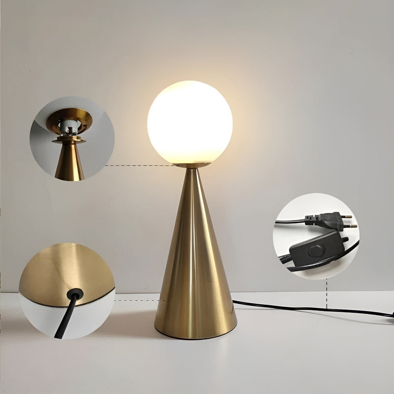 Elegant Guld Bordslampa - Lyxig Belysning för Ditt Inre