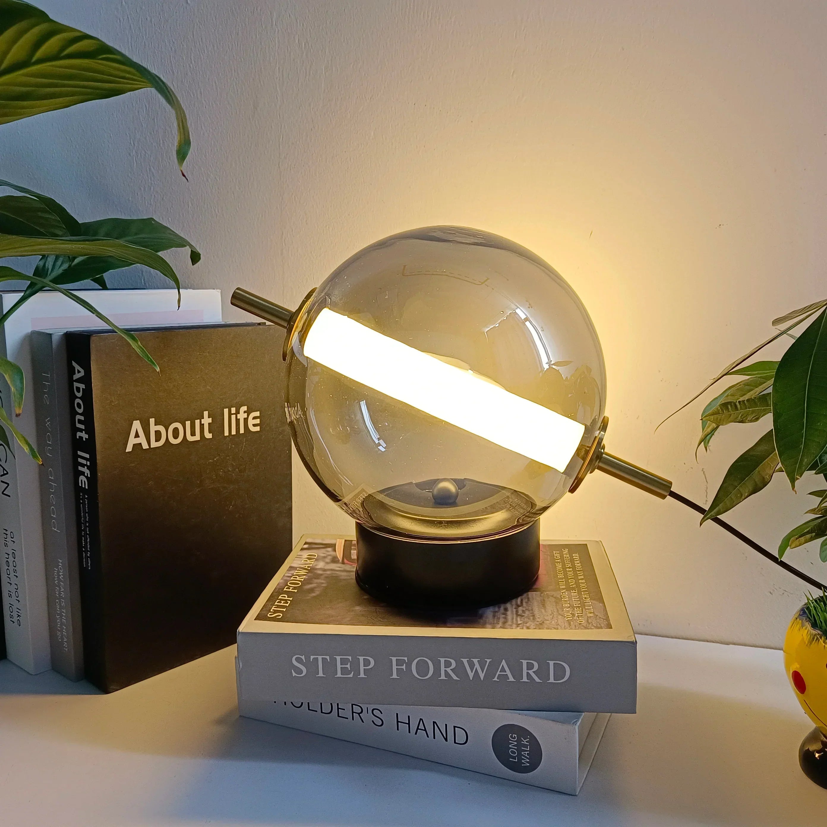 Retro Glass Table Lamp with Warm Glow - Timeless Elegance