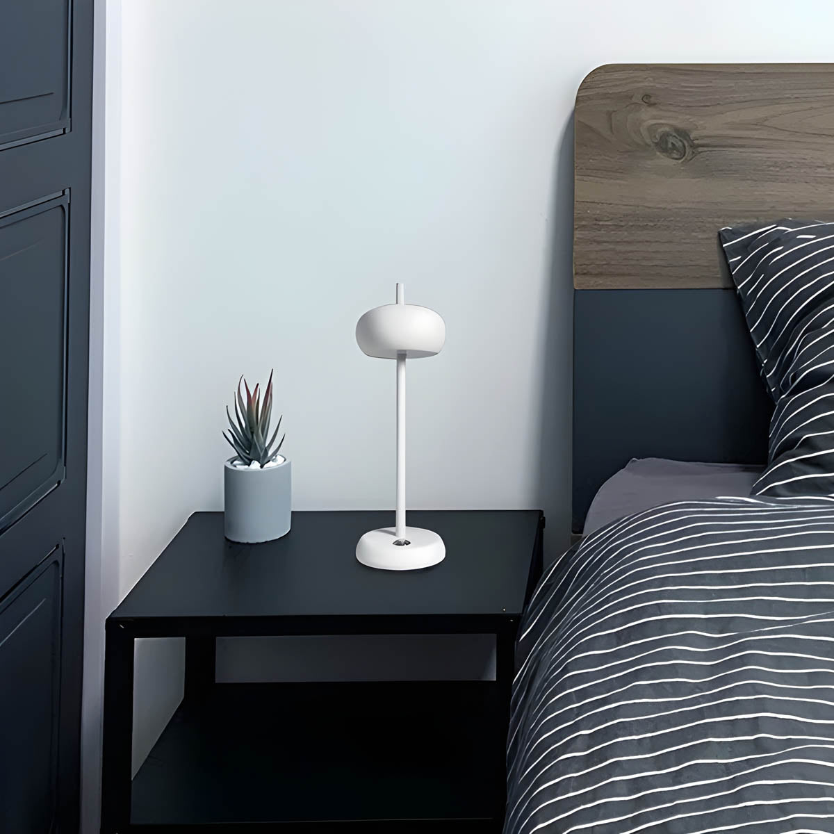 SleekGlow Bordslampa - Modern Design för Fina Interiörer