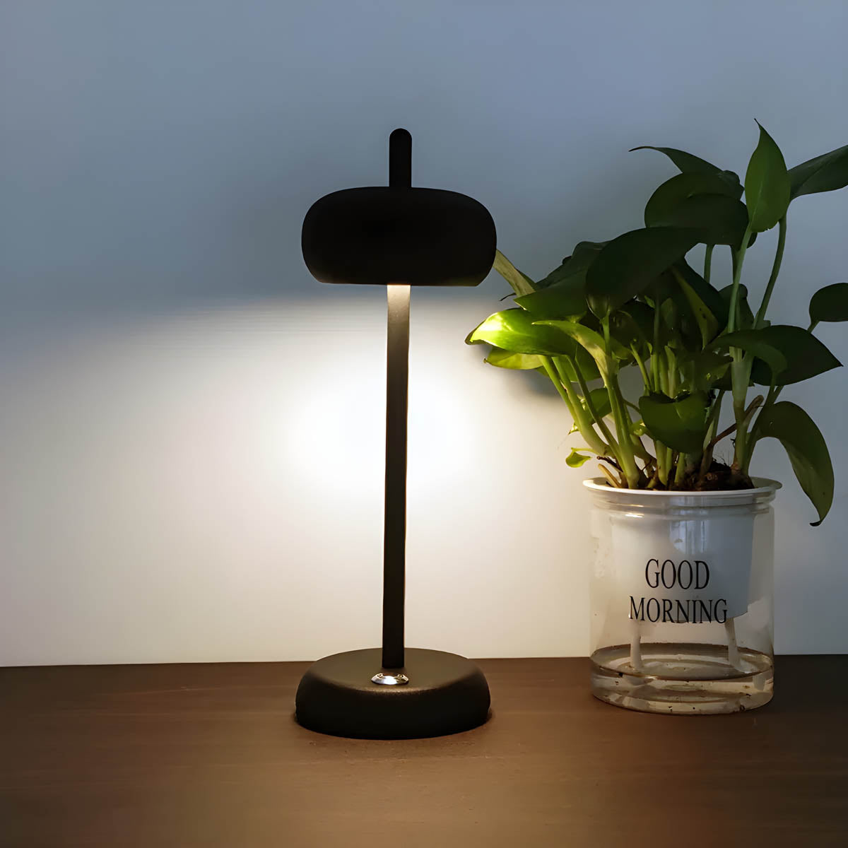 SleekGlow Bordslampa - Modern Design för Fina Interiörer
