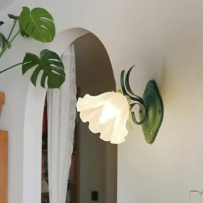 LilyGlow Vägglampa - Elegant Naturinspirerad Belysning
