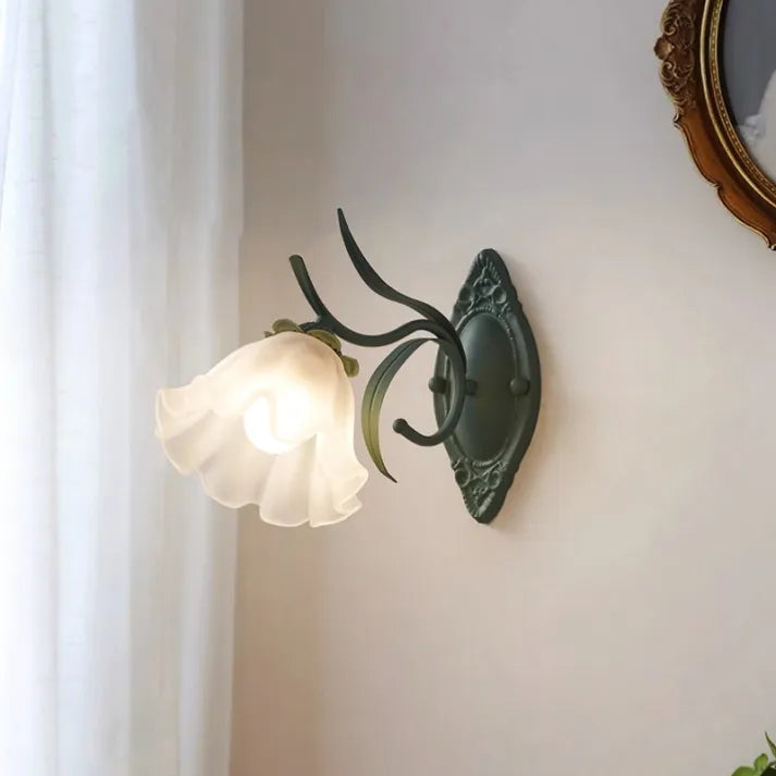 LilyGlow Vägglampa - Elegant Naturinspirerad Belysning