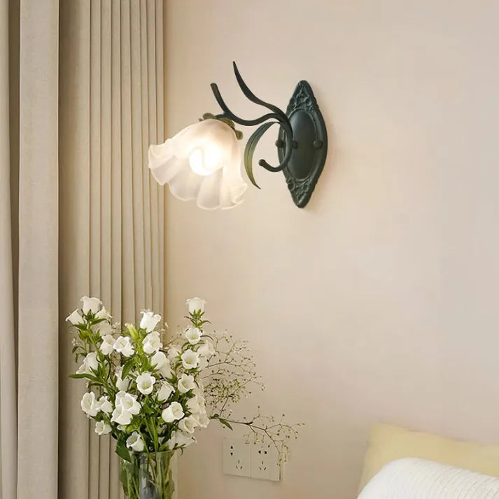 LilyGlow Vägglampa - Elegant Naturinspirerad Belysning