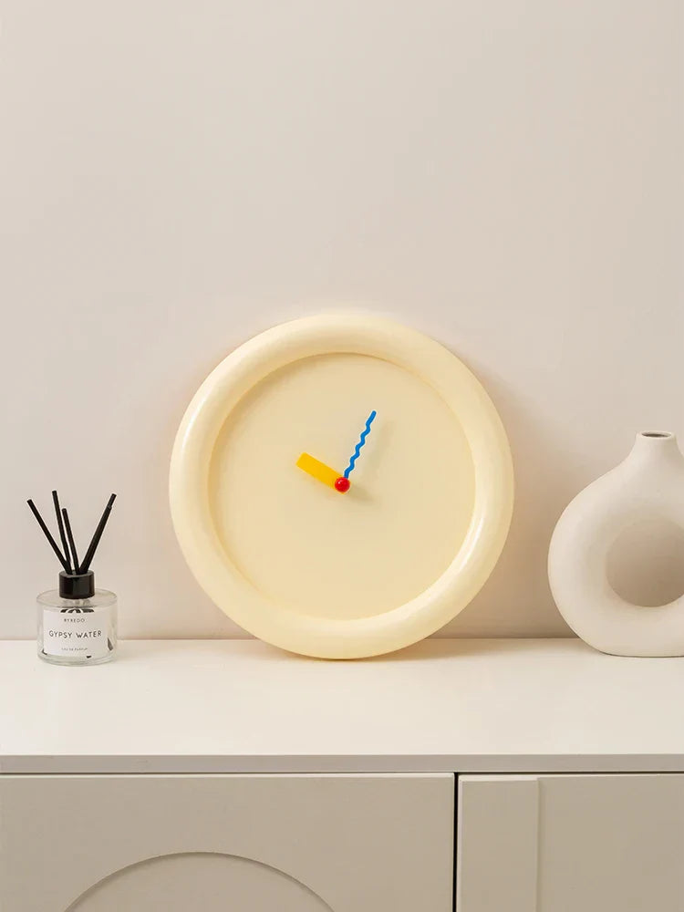 EpeiusHome – Memphis Wall Clock for Elegant Rooms