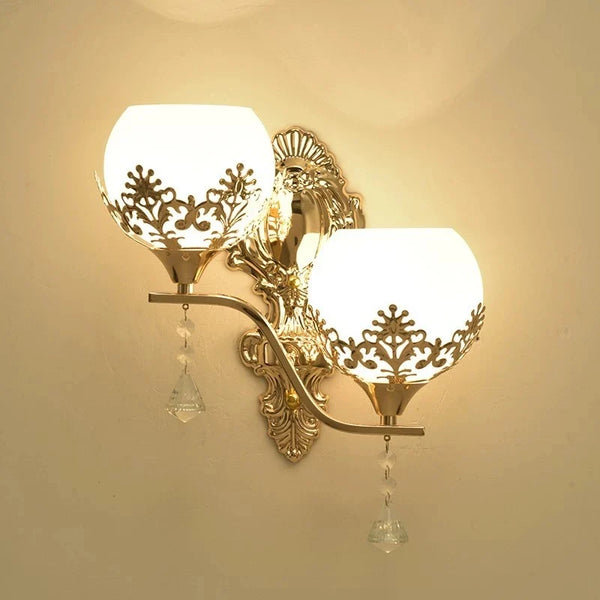 CrystalLuxe – Guld LED Vägglampa för Stämningsfull Belysning