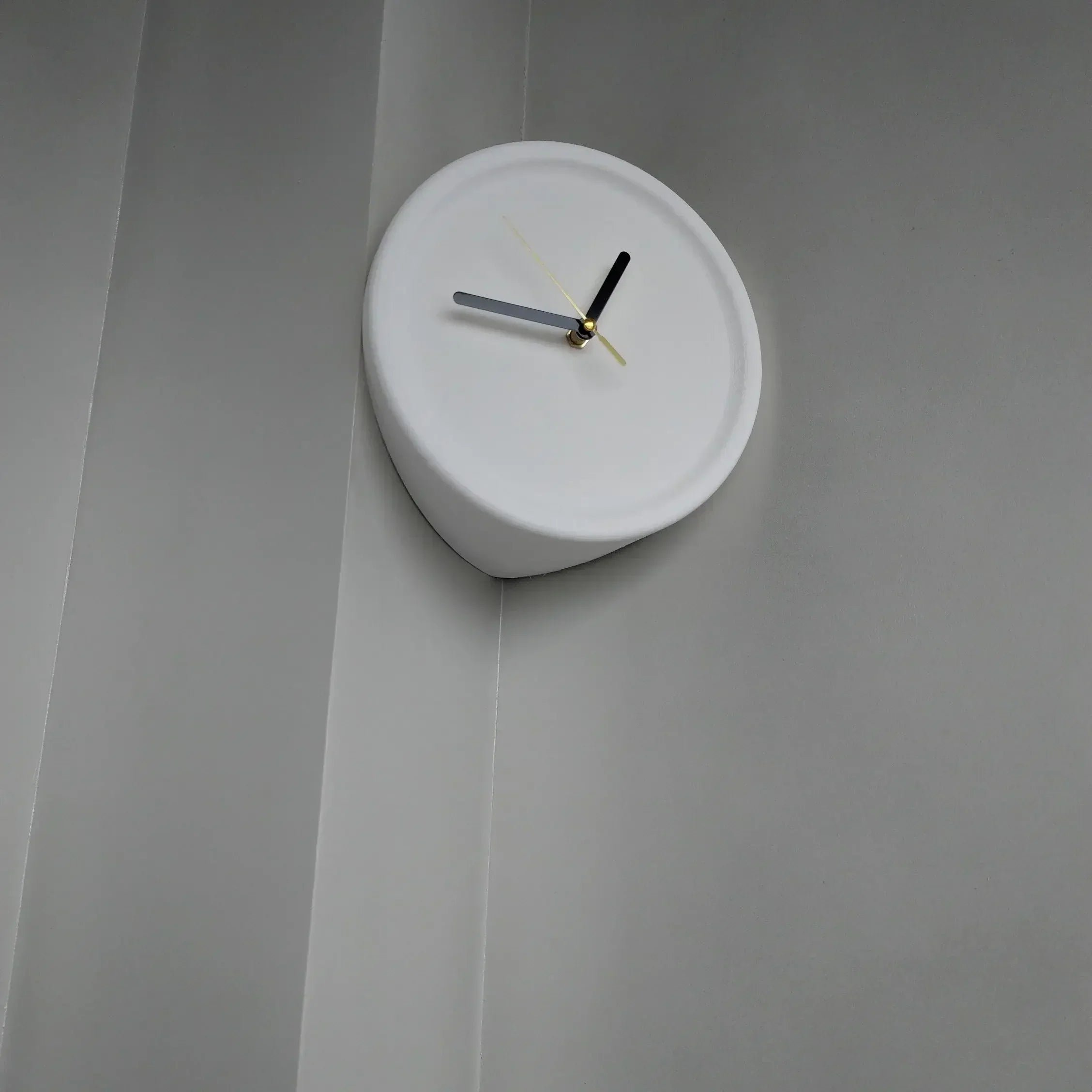 SilentCorner Clock - Stylish Silent Wall Clock Without Drilling