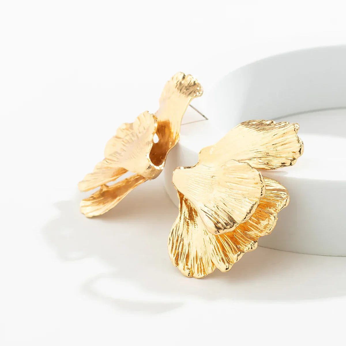 BlossomMetal Earrings – Elegant Flower Petals in Metal