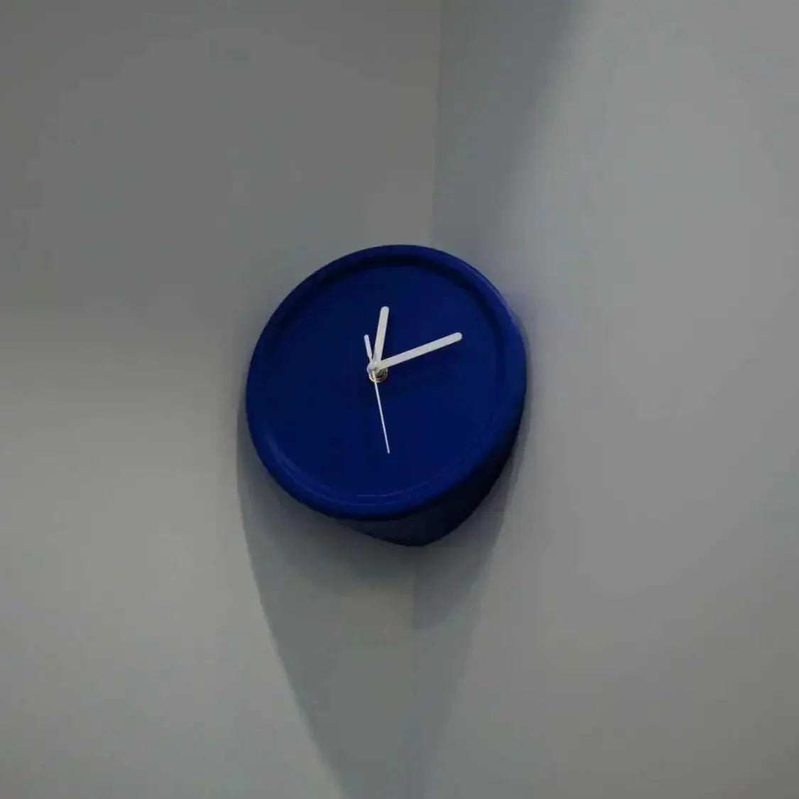 SilentCorner Clock - Stylish Silent Wall Clock Without Drilling