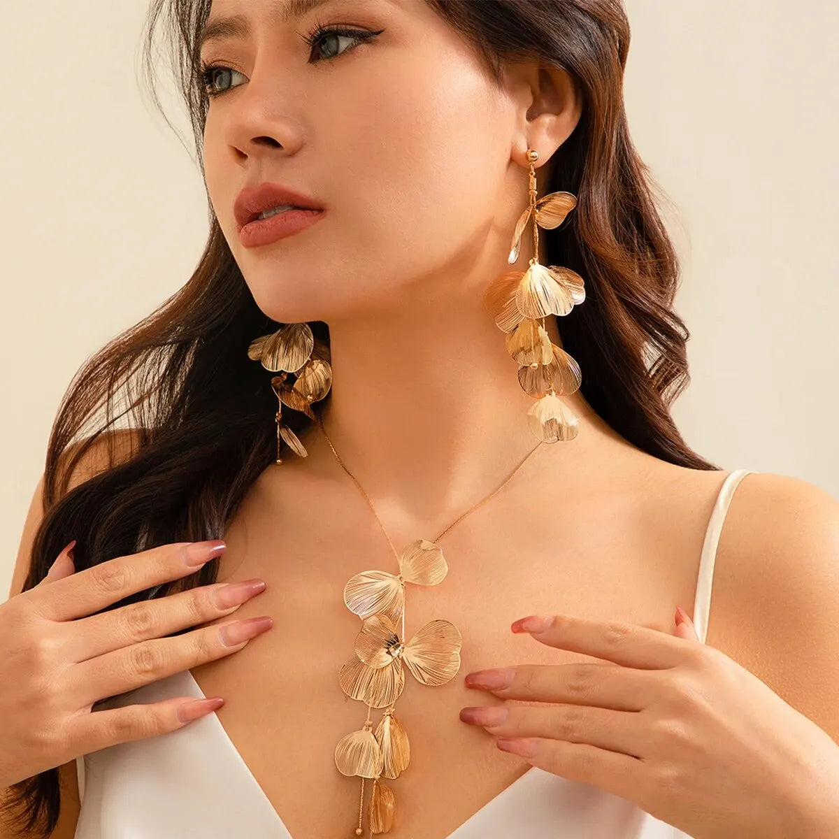 LeafElegance Set - Leaf Pendant and Earrings
