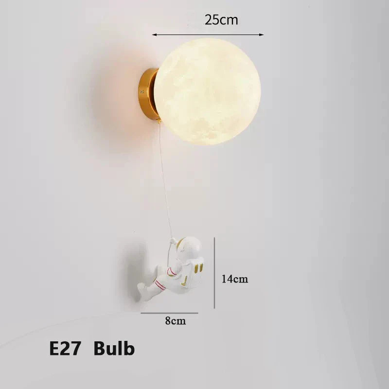 LunarGlow Wall Lamp - Moon-Shaped Astronaut Lighting