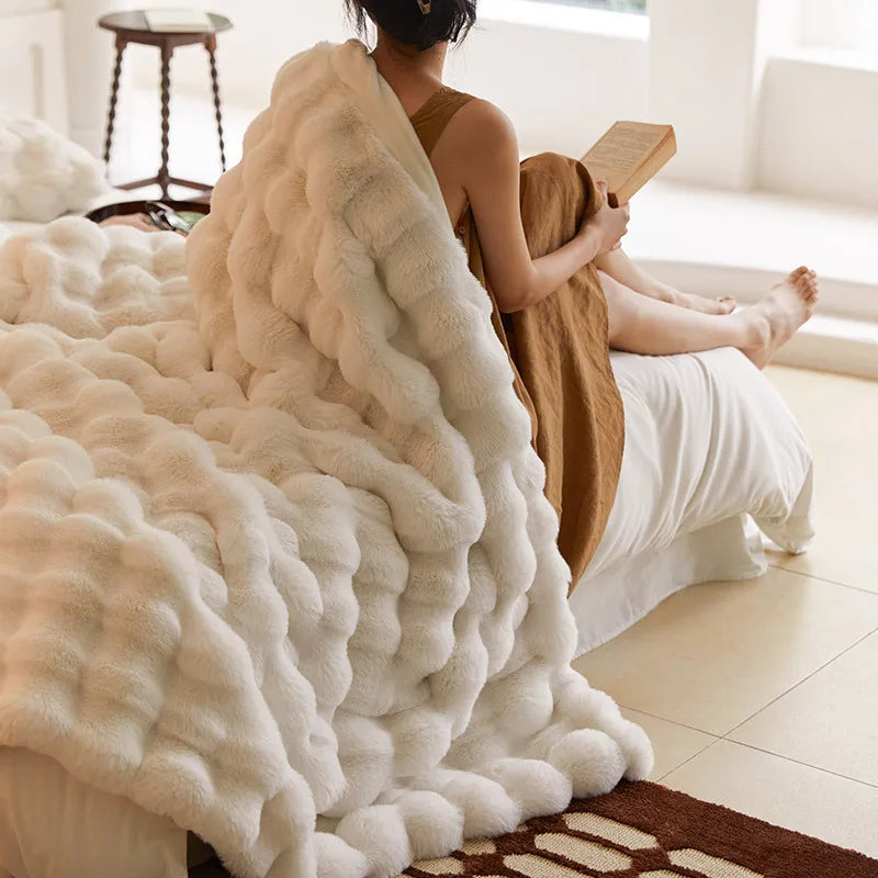 ChicWarmth - Luxurious Throw for Ultimate Comfort
