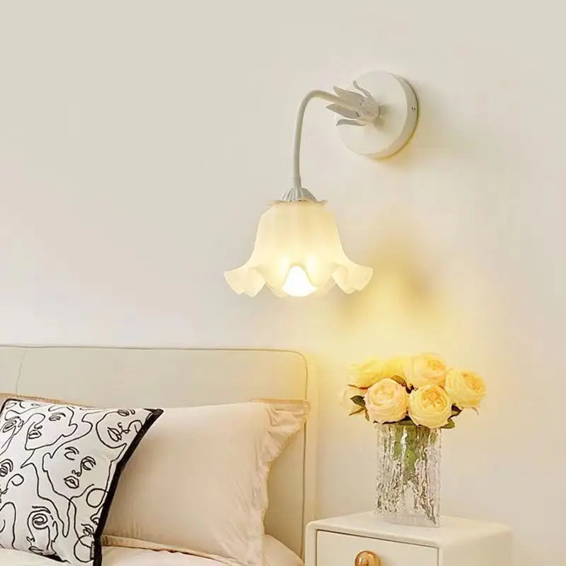 FrenchBloom Vägglampa – Sängkammarfärgerlampan