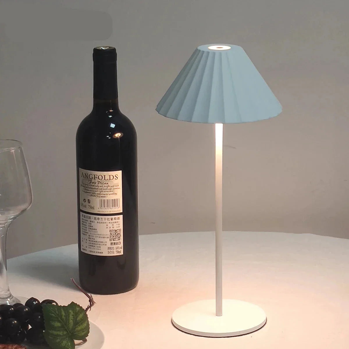 ChicLight – Elegant Dimmable Table Lamp with LED Lighting