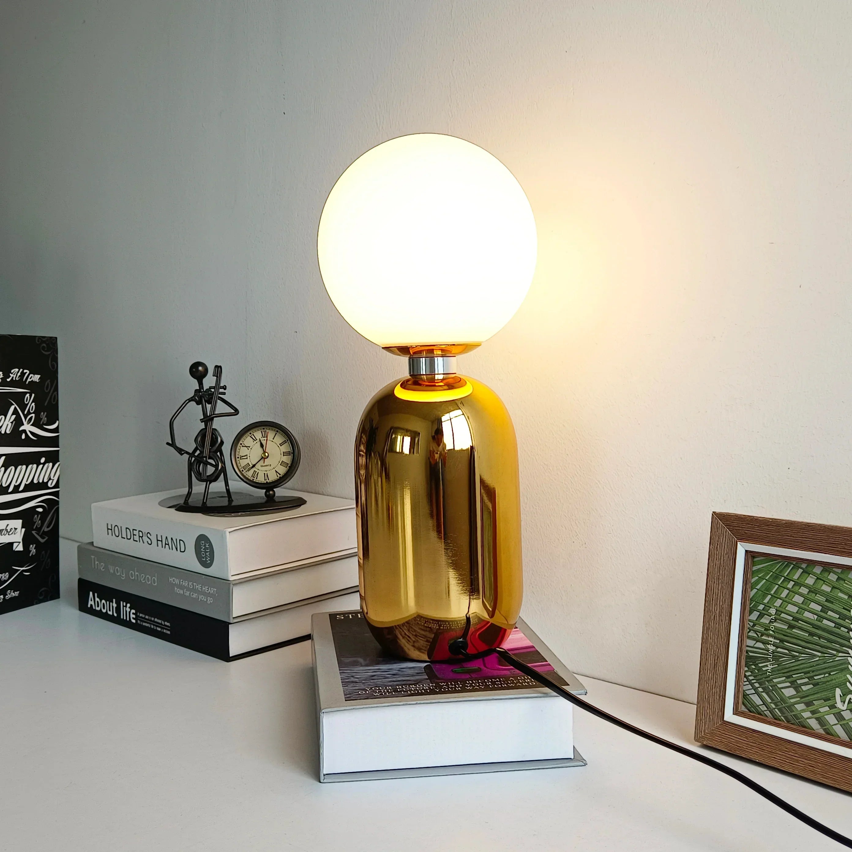 SphericalStyle - Elegant Ball-Shaped Lamp for Our Rooms