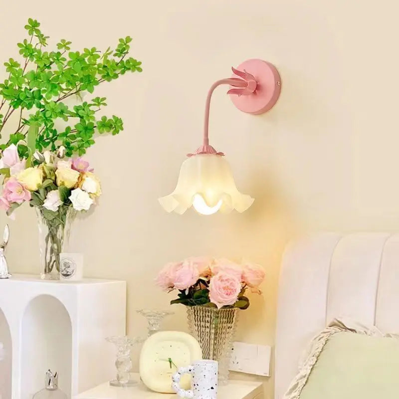 FrenchBloom Vägglampa – Sängkammarfärgerlampan