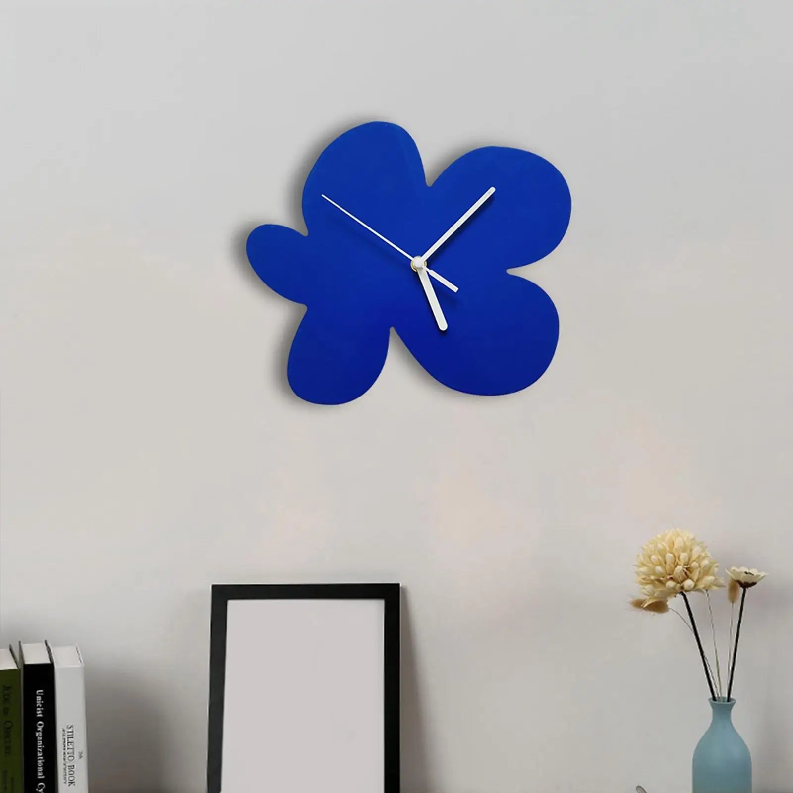 PetalTime - Elegant Flower-Shaped Wall Clock for Home Decor