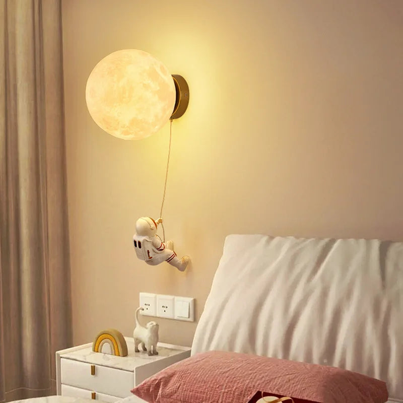 LunarGlow Wall Lamp - Moon-Shaped Astronaut Lighting