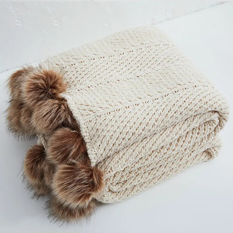 HeartCozy Throw – Luxurious Chenille Cushion with Heart Puffs