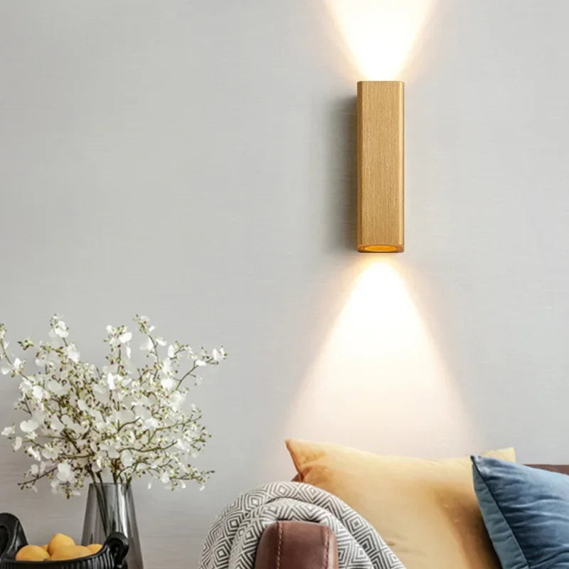 GlowLuxe - Stilig LED-vägglampa för sovrum