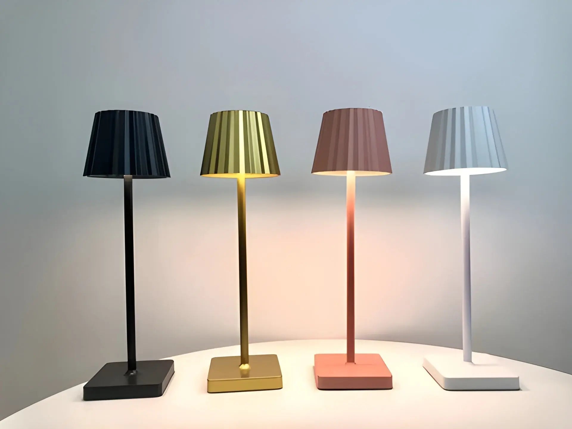 Luxe Scandinavian Wireless Table Lamp Arlo – Elegant LED Lighting with USB Charging Function