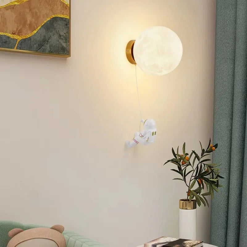 LunarGlow Wall Lamp - Moon-Shaped Astronaut Lighting