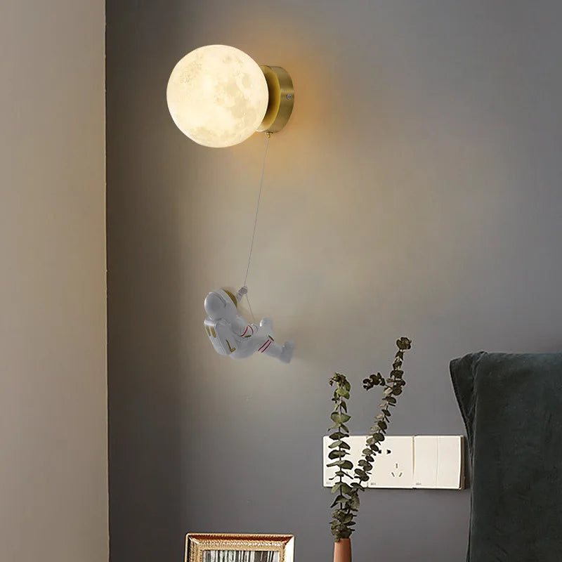 LunarGlow Wall Lamp - Moon-Shaped Astronaut Lighting