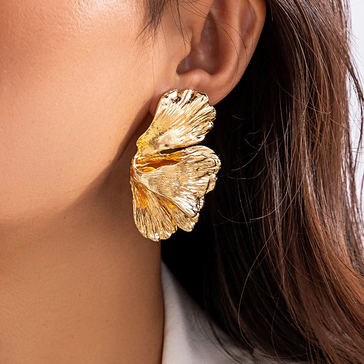 BlossomMetal Earrings – Elegant Flower Petals in Metal