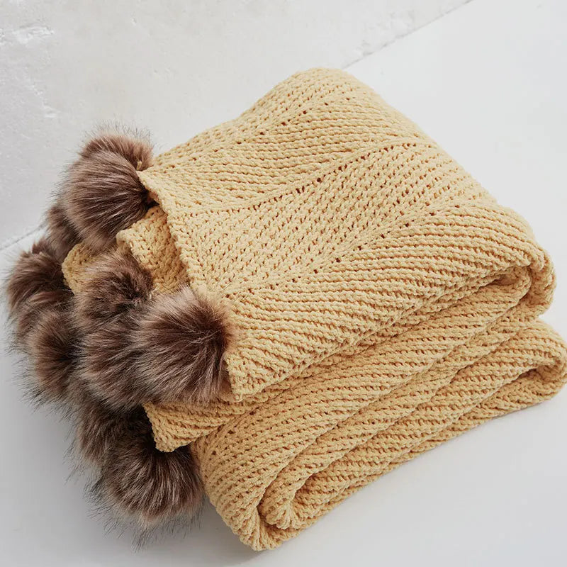 HeartCozy Throw – Luxurious Chenille Cushion with Heart Puffs