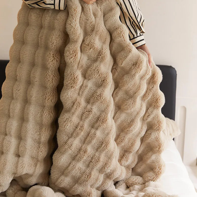 ChicWarmth - Luxurious Throw for Ultimate Comfort