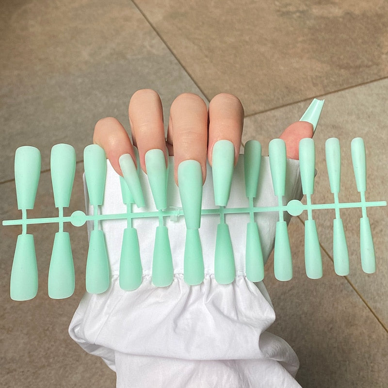 ChicNails - Matta Press On Naglar Set 24 Stycken