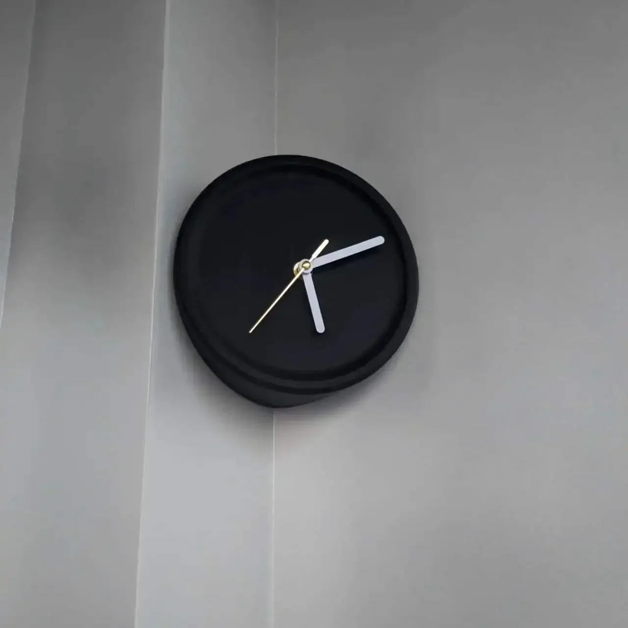 SilentCorner Clock - Stylish Silent Wall Clock Without Drilling
