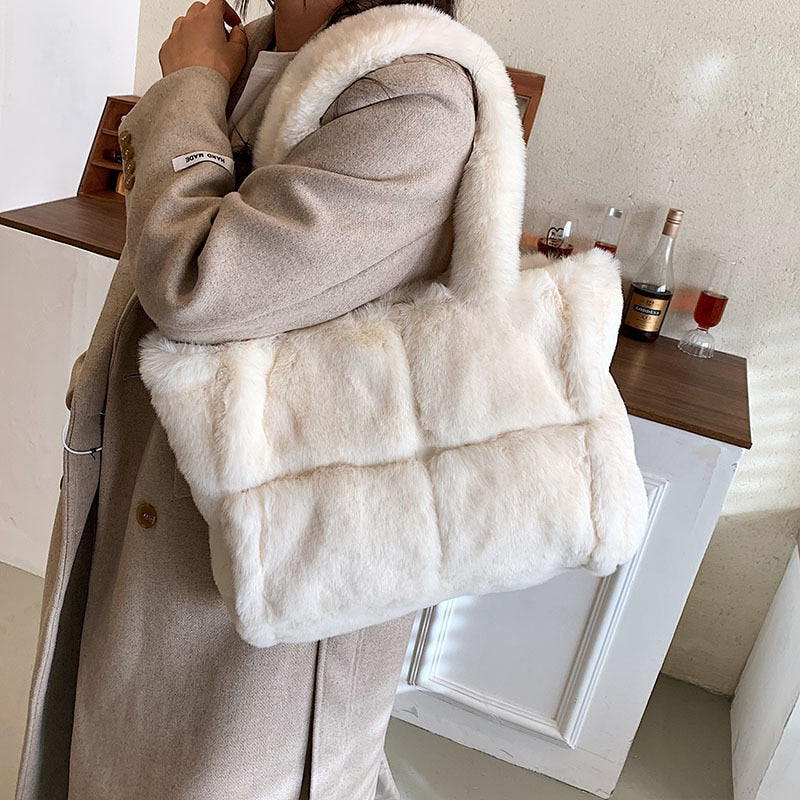 Pipa Plush Bag – Winter Comfortable Women's Handbag