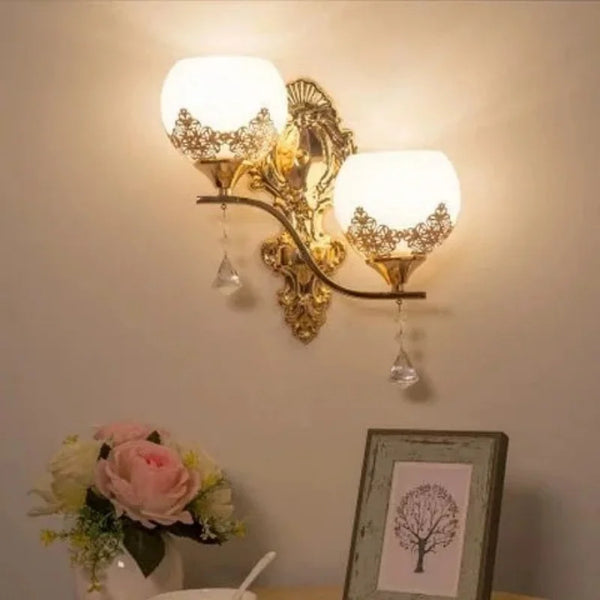 CrystalLuxe – Guld LED Vägglampa för Stämningsfull Belysning