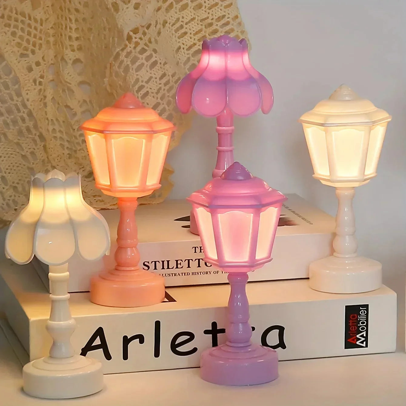 ChicGloed – Elegant Table Lamp with Geometric Design