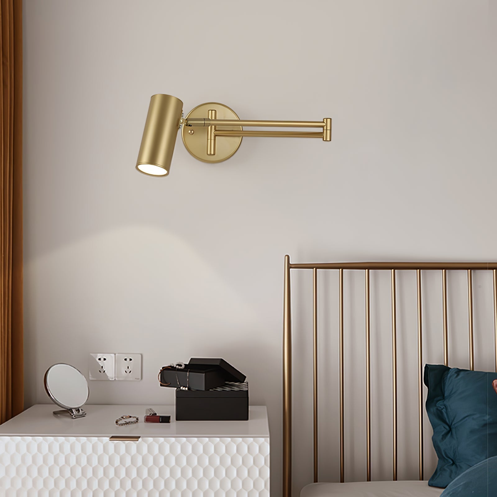 ModernGlow - Stylish Wall Lamp in Metal and Acrylic