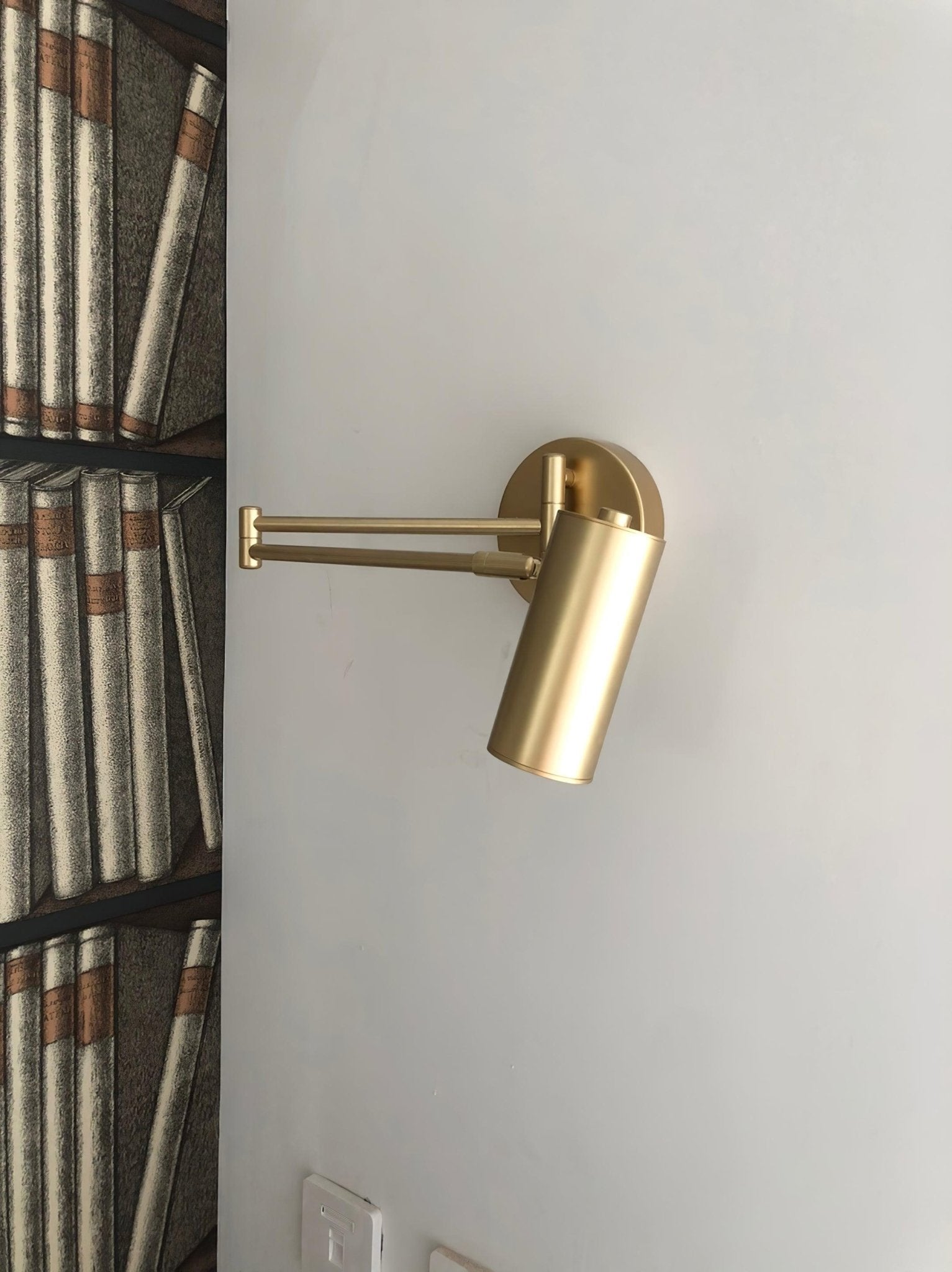 ModernGlow - Stylish Wall Lamp in Metal and Acrylic