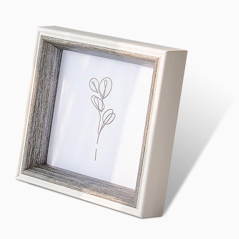 ElegantFrame – Luxurious Photo Frame with Golden Frame