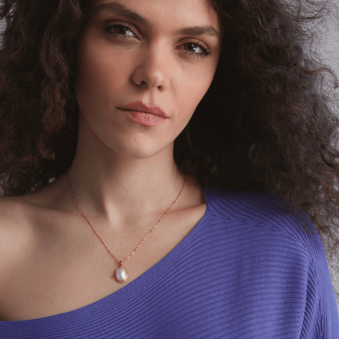 LuminaPearl Necklace - Elegant Gold Vintage Jewelry