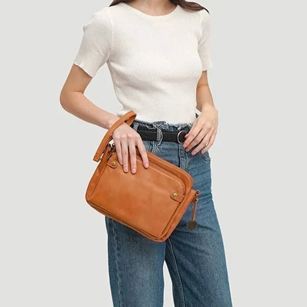UrbanChic Shoulder Bag – Elegant, Spacious and Lightweight Bag