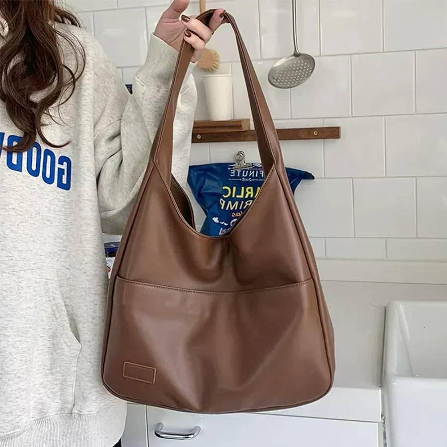 UrbanElegance - Luxurious shoulder bag with stylish design